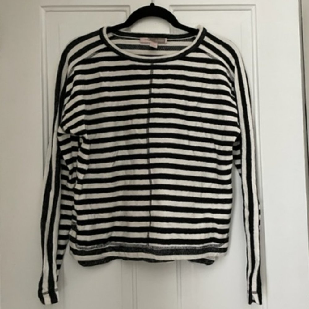FOREVER 21 CONTEMPORARY BLACK AND WHITE STRIP SHIRT